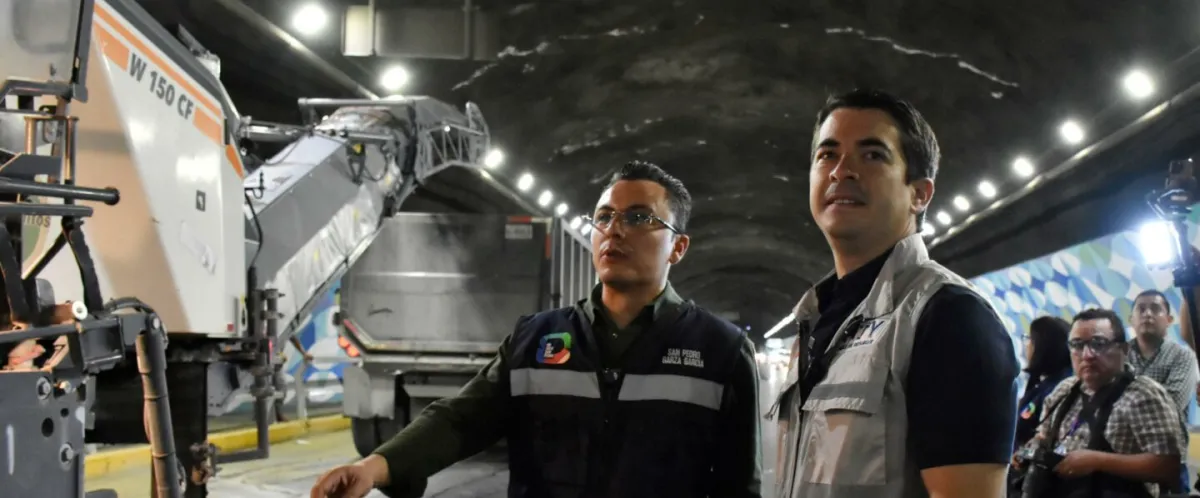 Refuerzan conexión metropolitana con recarpeteo nocturno en túnel Loma Larga en San Pedro y Monterrey