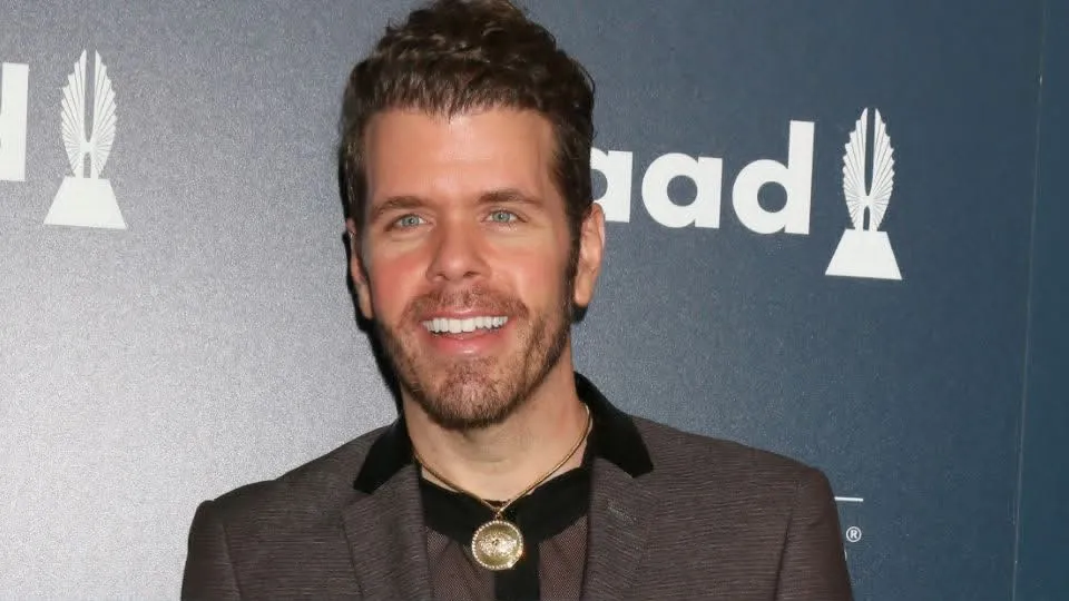 Perez Hilton es hospitalizado tras presunta autolesión durante una transmisión en vivo