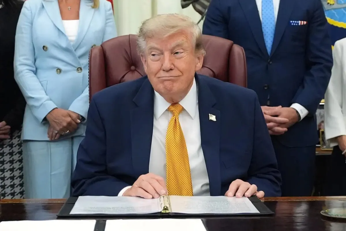 Trump vuelve a elevar la tensión con Irán y llama al estrecho de Ormuz “territorio de EU”