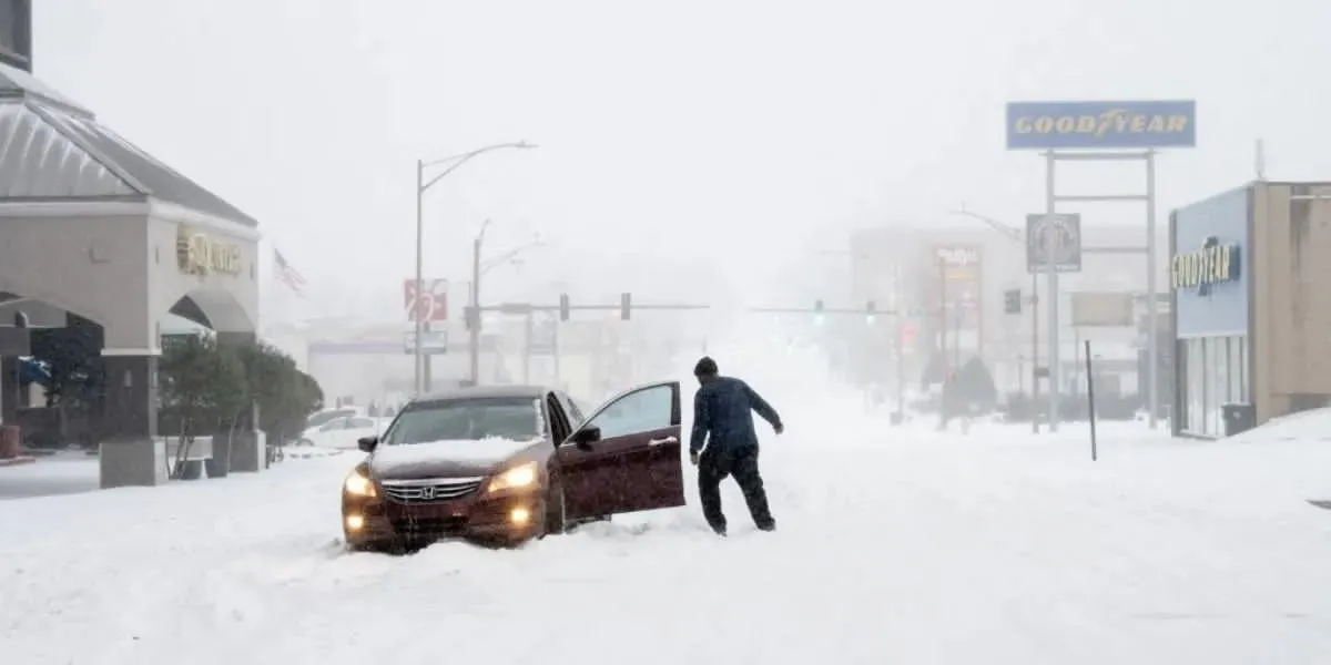 Tormenta invernal paraliza a EU y pone en alerta a más de 30 estados