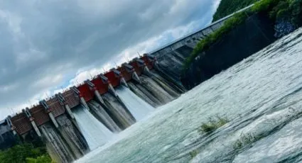 Realizan segundo desfogue en la semana en la presa La Boca por exceso de almacenamiento