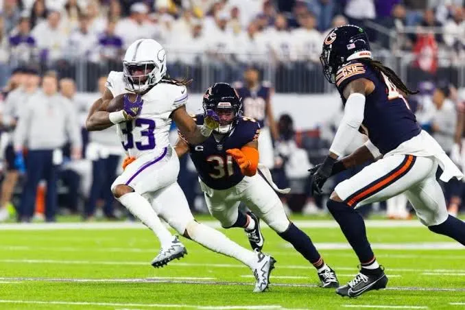 Vikings vencen a Bears con remontada en el primer Monday Night