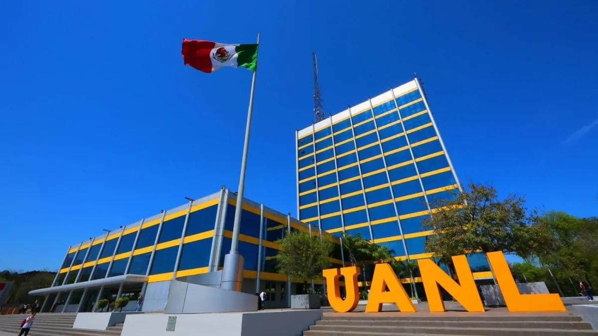 UANL inicia ciclo escolar con más de 220 mil estudiantes