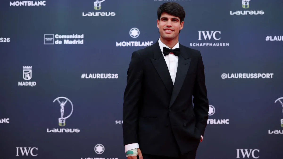 Carlos Alcaraz gana el Laureus, pero su presencia en Roland Garros queda en duda por lesión”me puedo perjudicar”