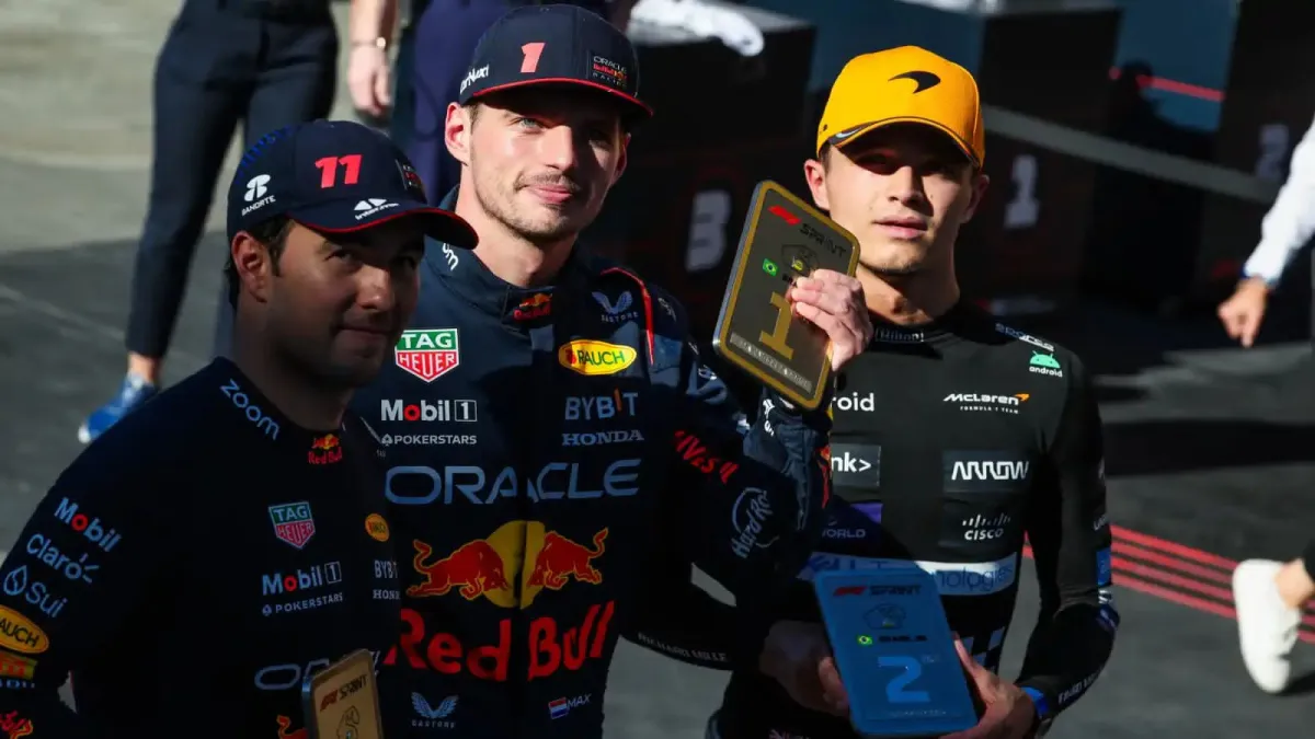 Checo Pérez celebra el título de Lando Norris y envía mensaje irónico a Red Bull