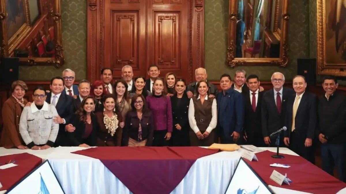 Sheinbaum y gobernadores de Morena revisan avances del IMSS-Bienestar en Palacio Nacional