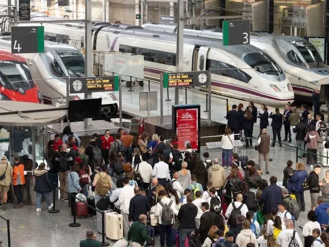 Roban cables y España se detiene: crisis en el sistema ferroviario
