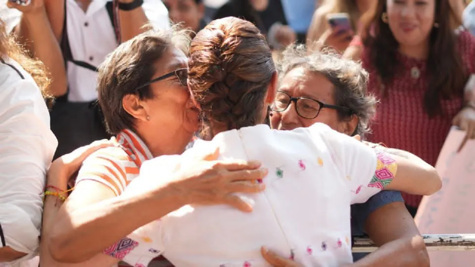 Sheinbaum reconoce trabajo no remunerado de las madres; mexicanas dedican casi 38 horas semanales a cuidados y labores del hogar