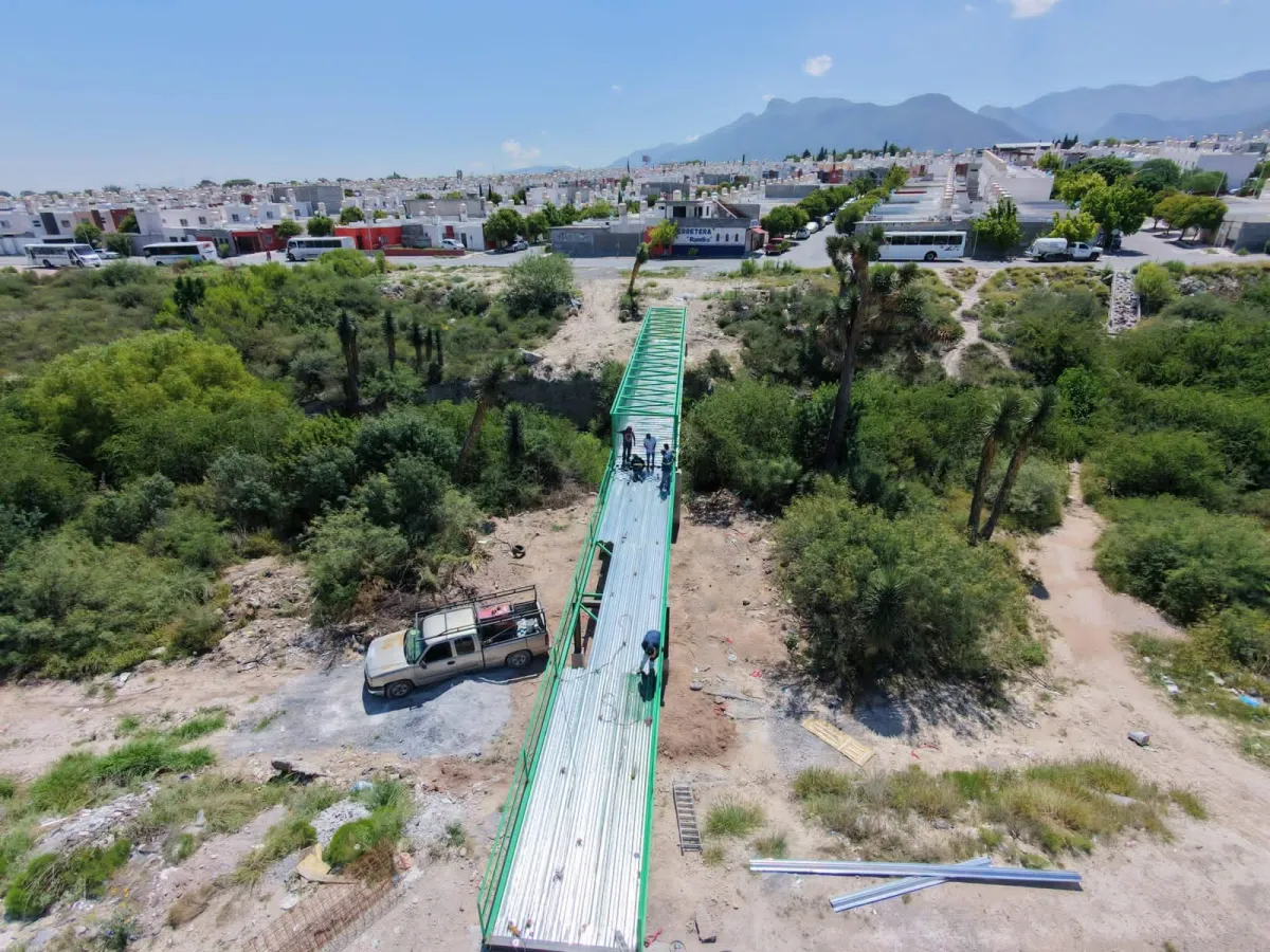 Avanza Saltillo en construcción de puente peatonal en Hacienda Narro