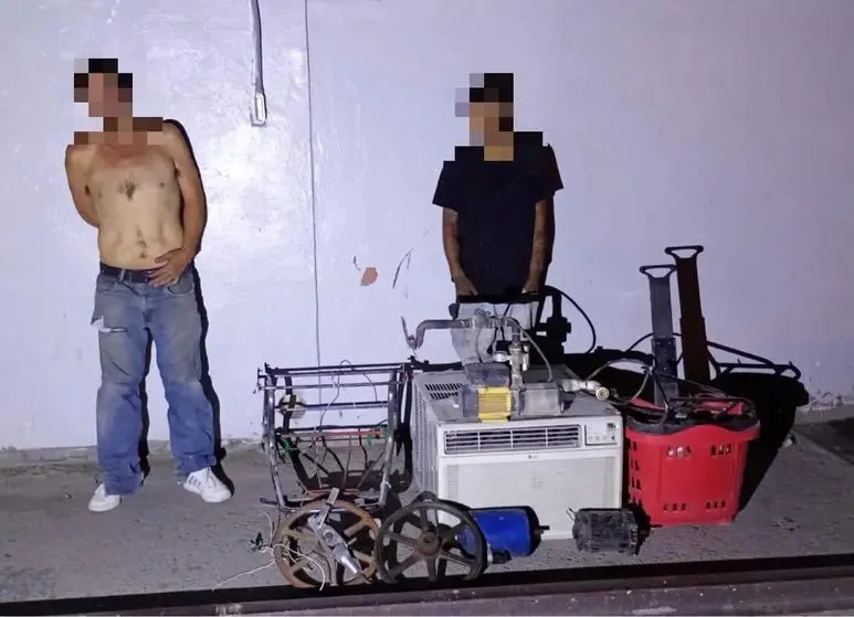 Detienen a dos hombres por robo a negocio en la Diagonal Reforma en Torreón