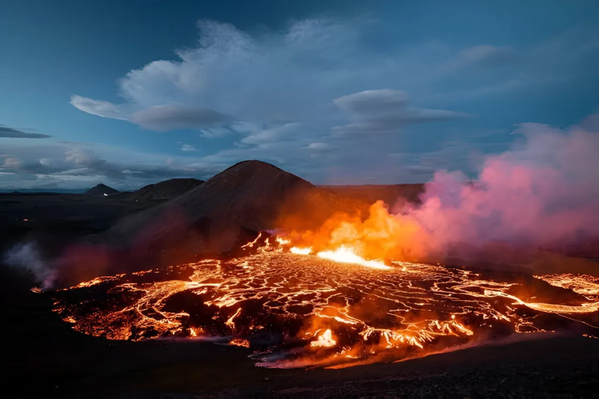 Volcán de Islandia entra en Erupción: Evacúan a Turistas