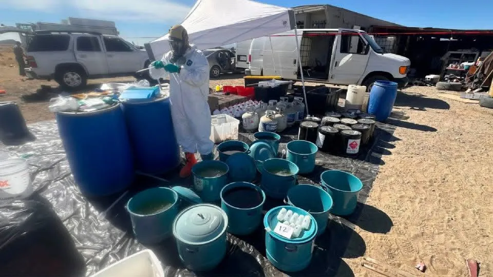 Desmantelan narcolaboratorio en Los Ángeles; decomisan 620 kilos de metanfetamina