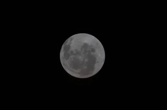 Artemis II capta imagen inédita de la cara oculta de la Luna
