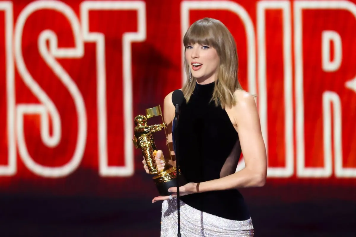 Taylor Swift volvió a hacer historia en los MTV Video Music Awards.