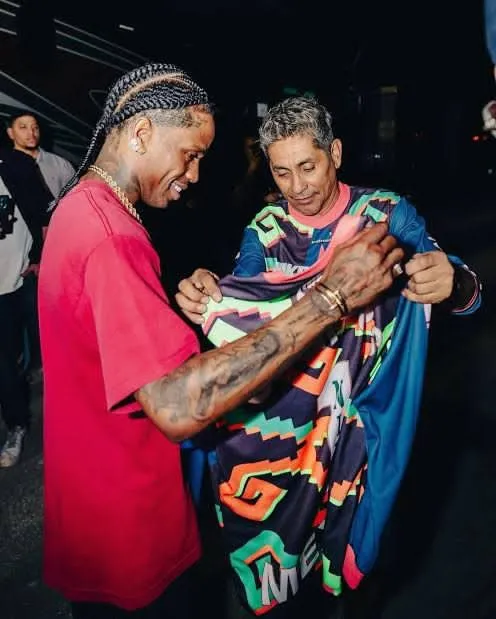 Jorge Campos y Travis Scott lanzan colección especial de suéteres inspirados en el icónico portero mexicano