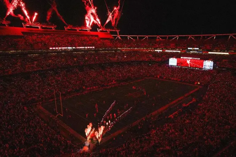 Trump busca que el nuevo estadio de los Commanders lleve su nombre
