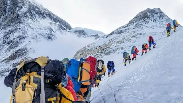 Nepal limitará el acceso al Everest solo a alpinistas con experiencia previa