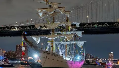 Dos muertos y decenas de heridos tras choque de Buque Escuela Cuauhtémoc contra puente de Brooklyn en Nueva York