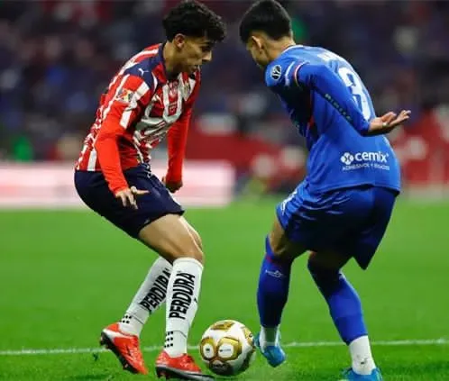 Chivas rescata empate 2-2 ante Cruz Azul en el Azteca y avanzaría a la Final con otra igualada