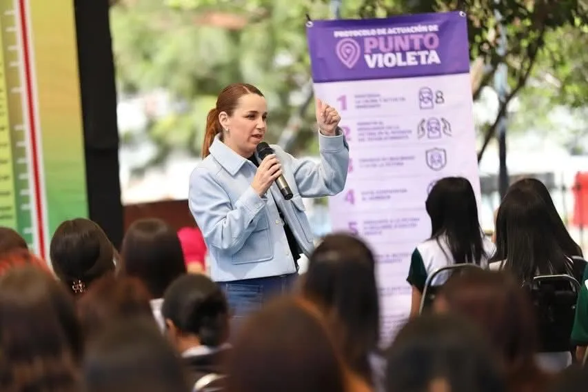 Capacitan a Alumnas de Preparatoria sobre Puntos Violeta