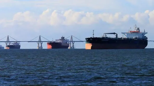 Trump ordena bloqueo total a petroleros vinculados con Venezuela