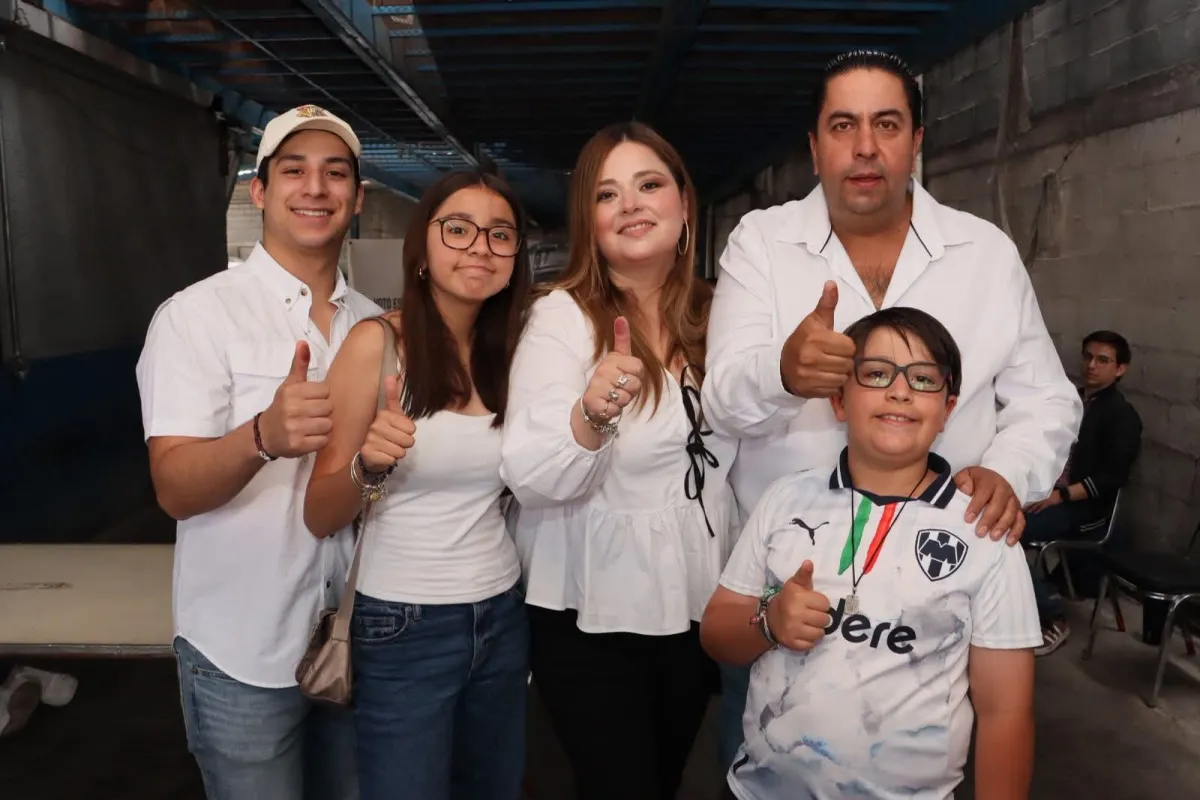 Con su familia, Chema Morales acude a votar en Ramos Arizpe