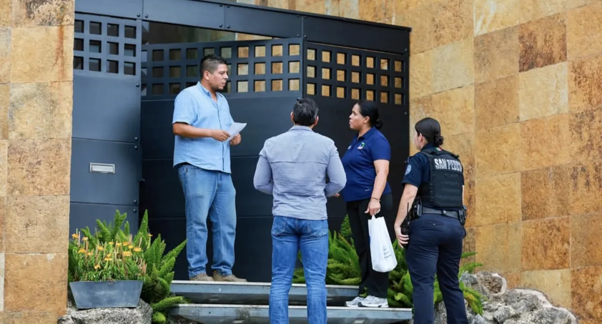 Refuerzan cercanía con vecinos de Lomas del Valle y Roberto Garza Sada