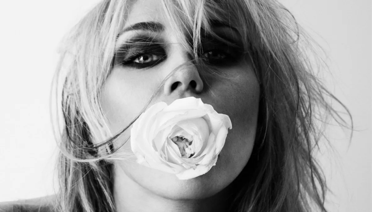 Miley Cyrus elimina su apellido y anuncia su décimo álbum de estudio