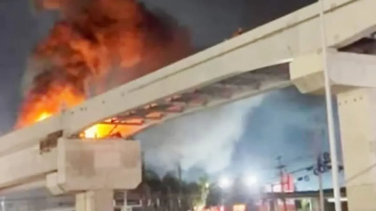 Incendio en obras de la Línea 6 del Metro consume torre de iluminación; no hay lesionados