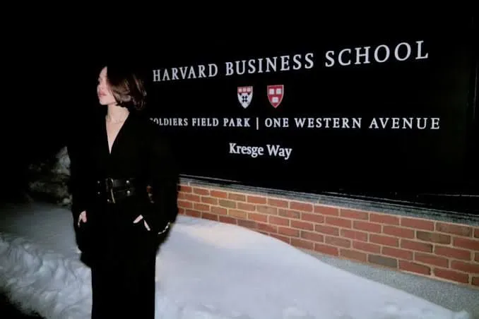 Danna Paola lleva su mensaje de liderazgo femenino a Harvard