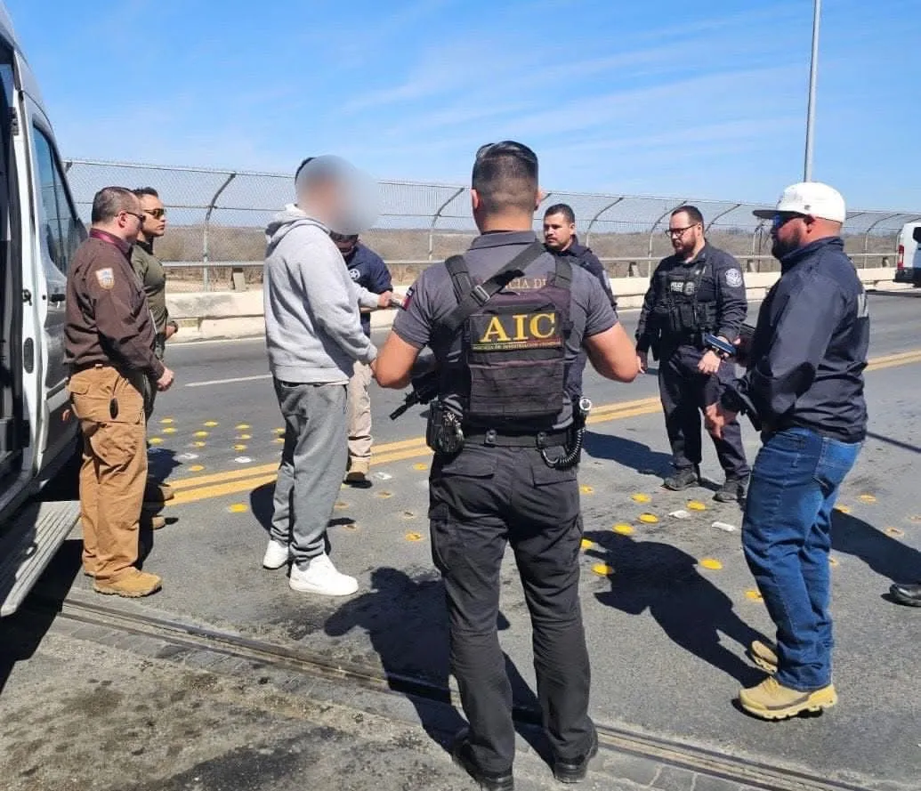 Entregan en Acuña a presunto traficante buscado en Texas