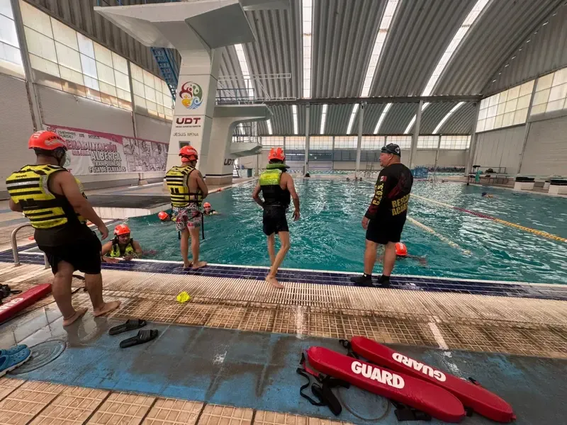 Bomberos de Torreón refuerzan su preparación con entrenamiento especializado en rescate acuático