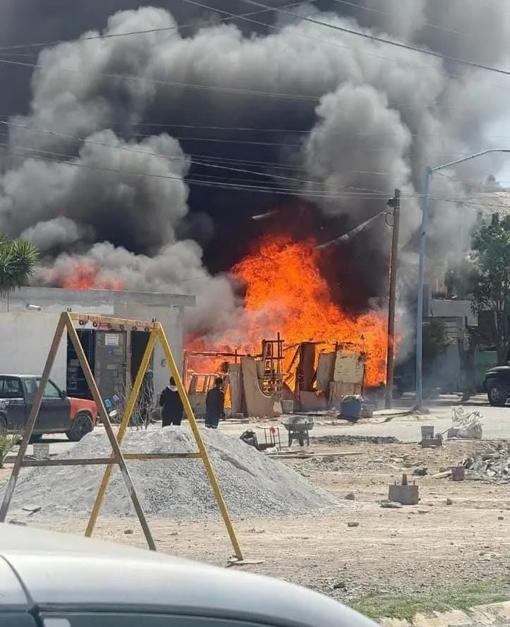 Incendio en vivienda de Ramos Arizpe deja dos mujeres intoxicadas