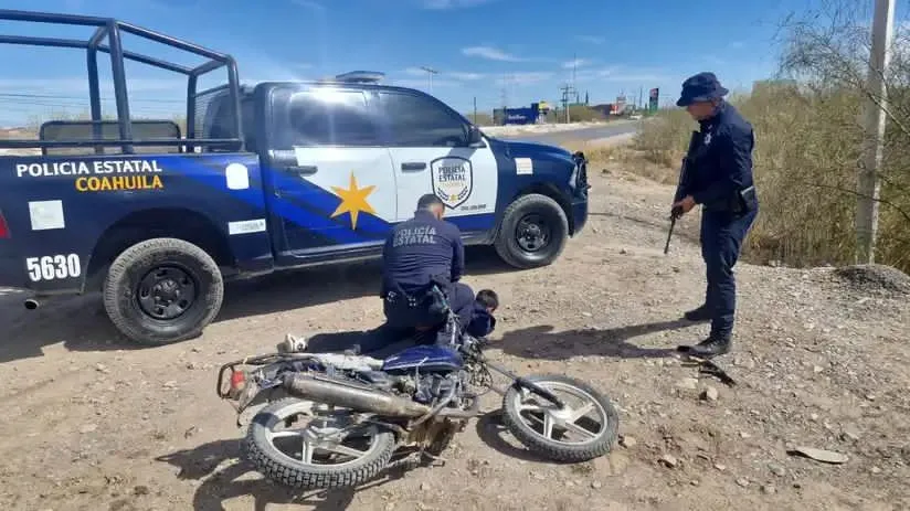 Pareja armada enfrenta a policías en la Torreón–San Pedro