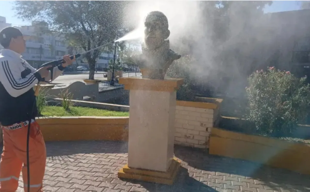 Refuerzan limpieza y conservación de monumentos históricos para preservar la imagen urbana de Torreón