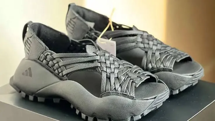 Adidas ofrece disculpas públicas en Oaxaca por plagio de huaraches