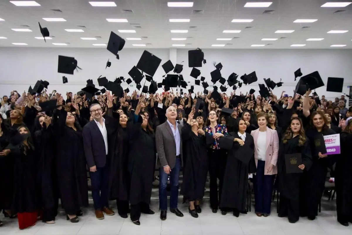 Entregan certificados a 122 mujeres graduadas del programa “Mujeres Echadas Pa’Delante”