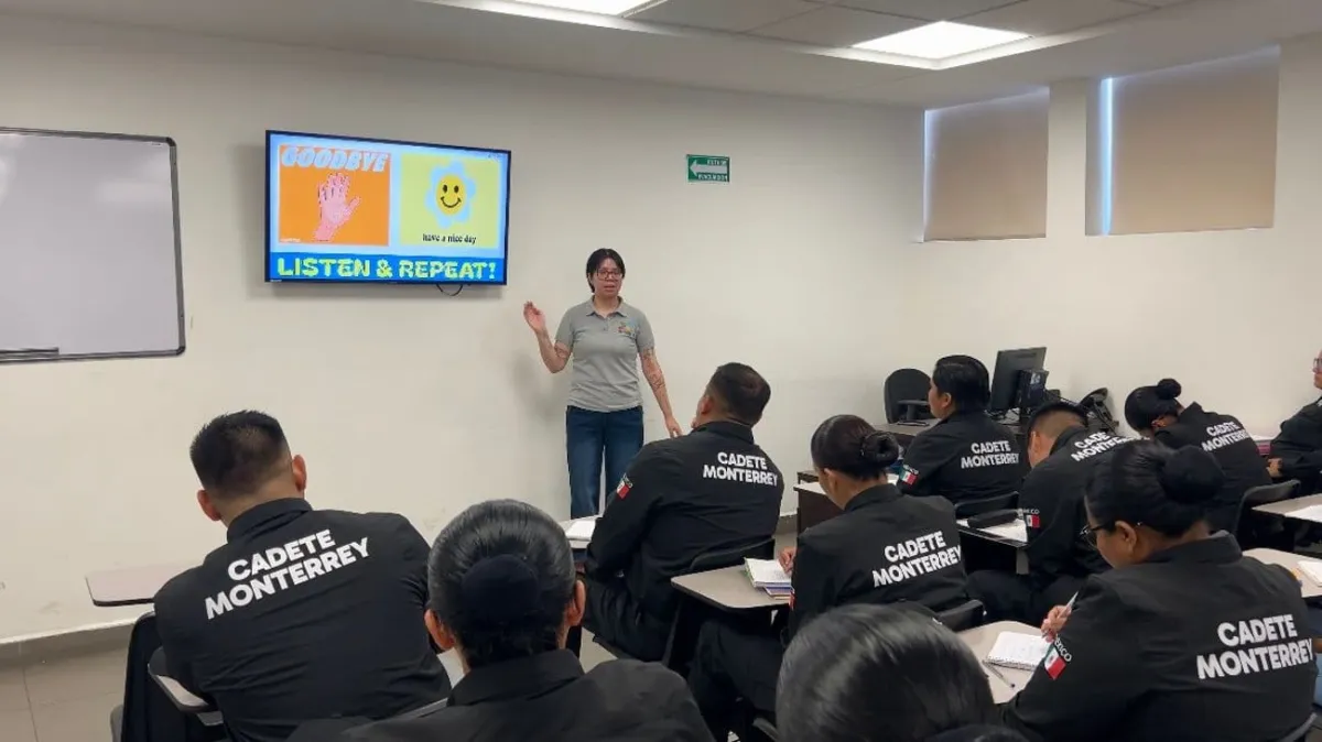 Policías de Monterrey se capacitan en inglés para atender visitantes del Mundial 2026