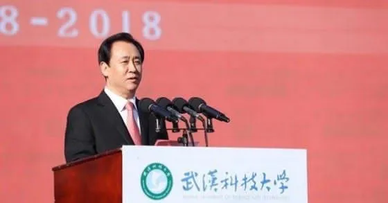 Fundador de Evergrande se declara culpable de fraude y soborno en China