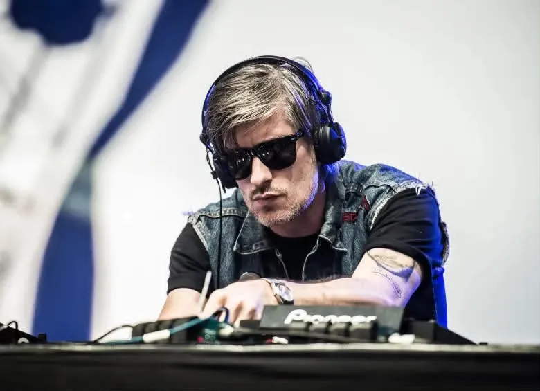 Fallece Kavinsky, referente del synthwave y creador del tema ‘Nightcall’, a los 50 años