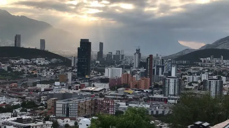 Piden priorizar la salud ante crisis de contaminación en Nuevo León