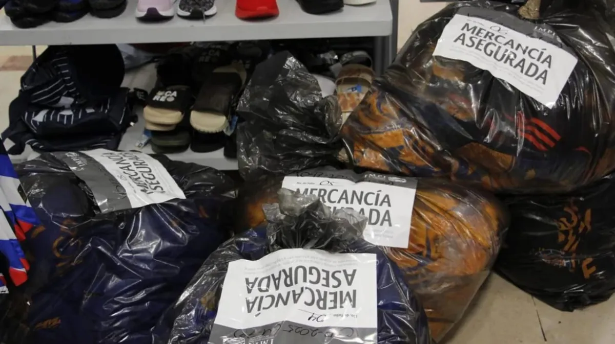 Cae red de piratería con mercancía falsa de Tigres valuada en más de un millón de pesos