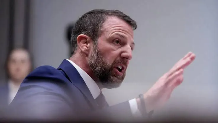 Senado de EU confirma a Markwayne Mullin como secretario de Seguridad Nacional