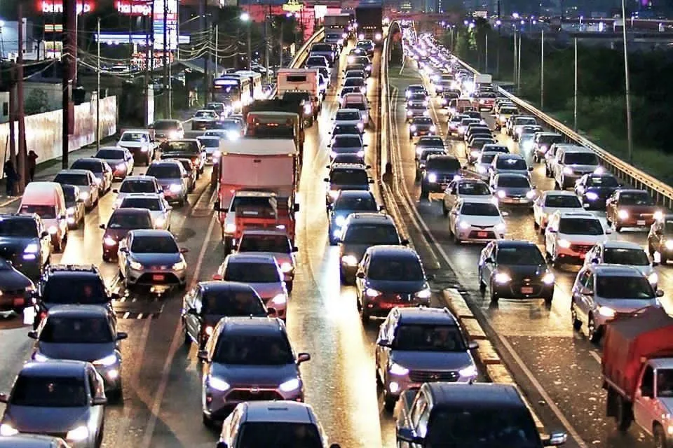 Monterrey pierde 56 horas al año en el tráfico y se coloca entre las ciudades más congestionadas de México