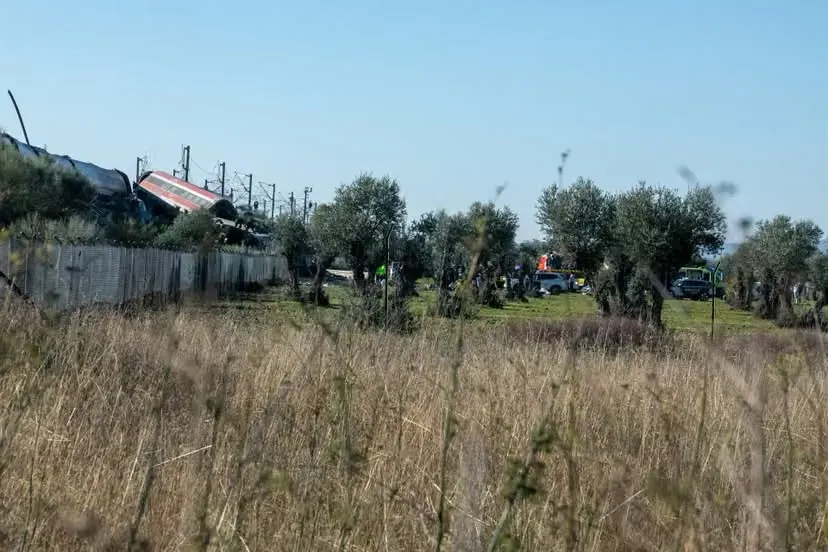 Choque de trenes en España deja decenas de muertos