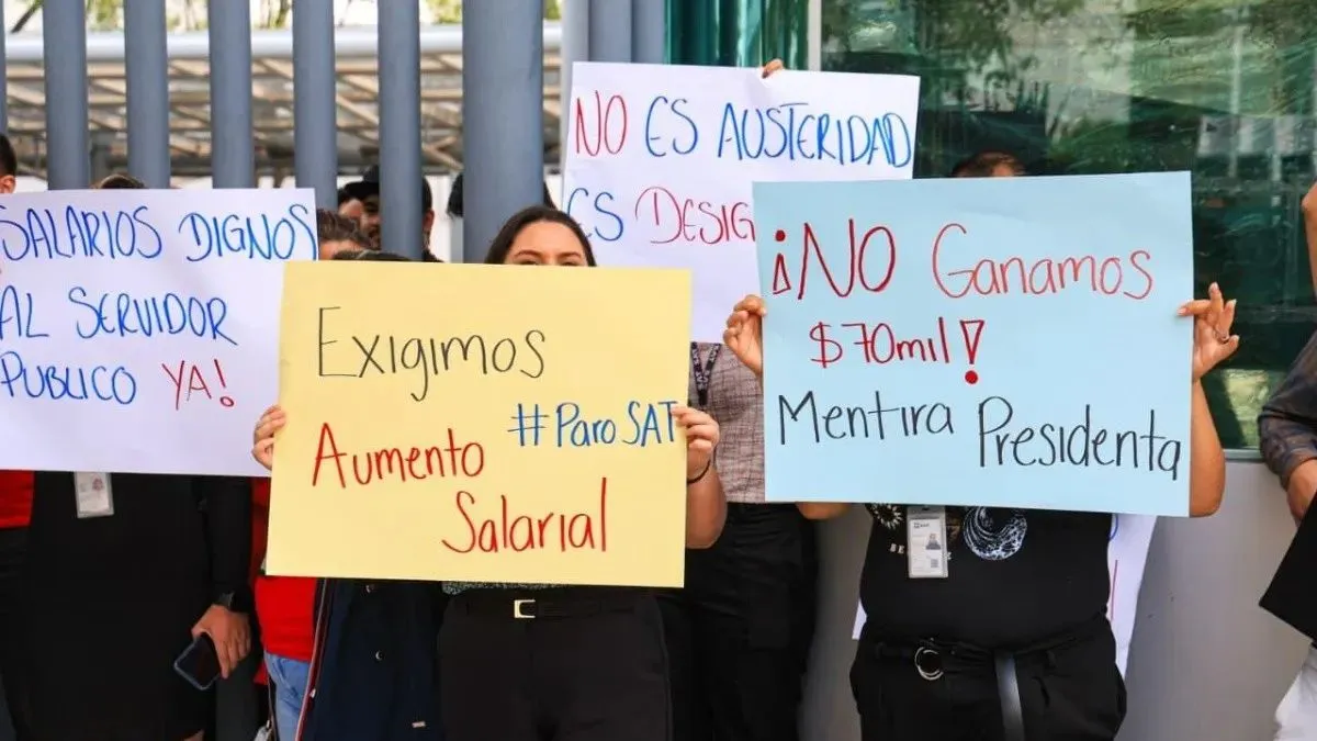 Trabajadores del SAT se manifiestan en 13 estados para exigir mejores condiciones laborales