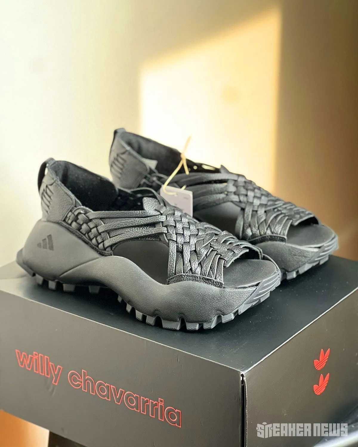 Oaxaca analiza demanda por uso indebido de huaraches tradicionales en colaboración de Adidas
