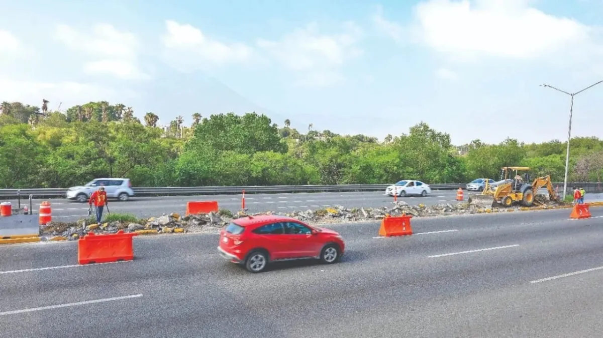 Responden al caos vial en Guadalupe inicia carril reversible por obras del Metro