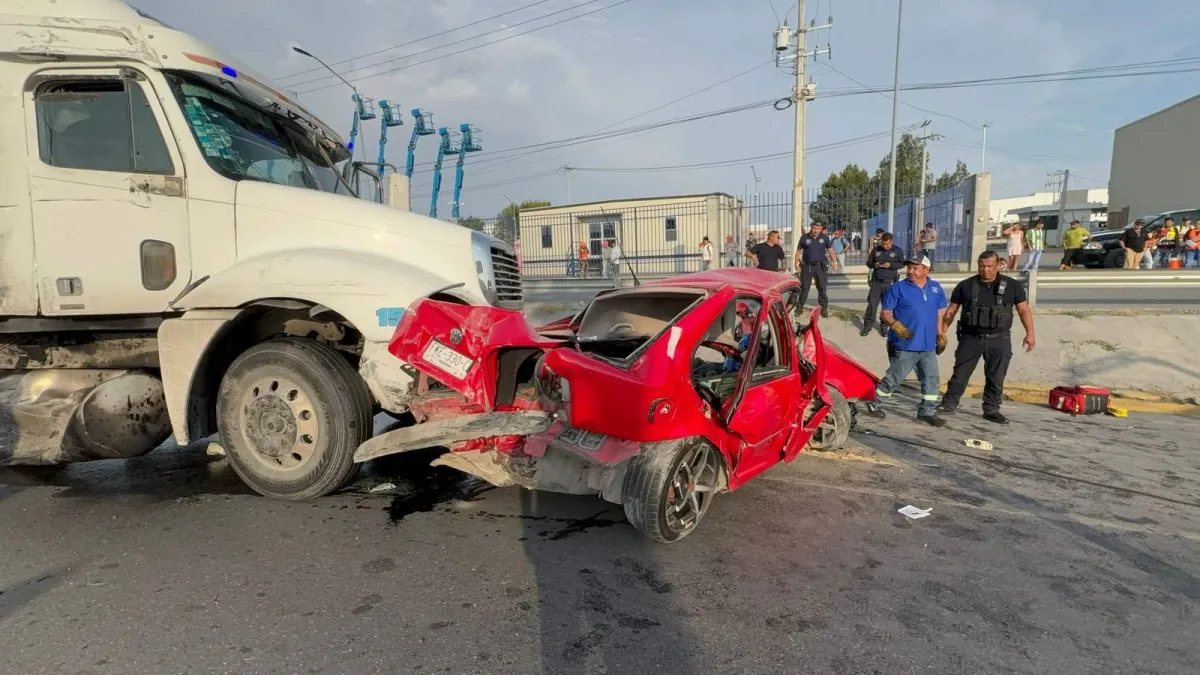 Muere conductor tras brutal choque contra tráiler en la carretera Saltillo-Monterrey