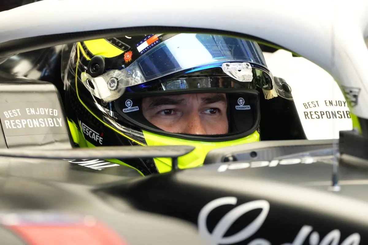 Checo Pérez arranca con problemas y termina 19 en la práctica del GP de Japón